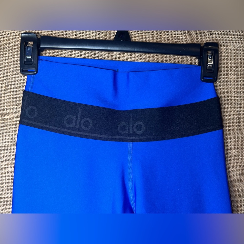 ALO Yoga Blue Leggings with Streamlined Fit